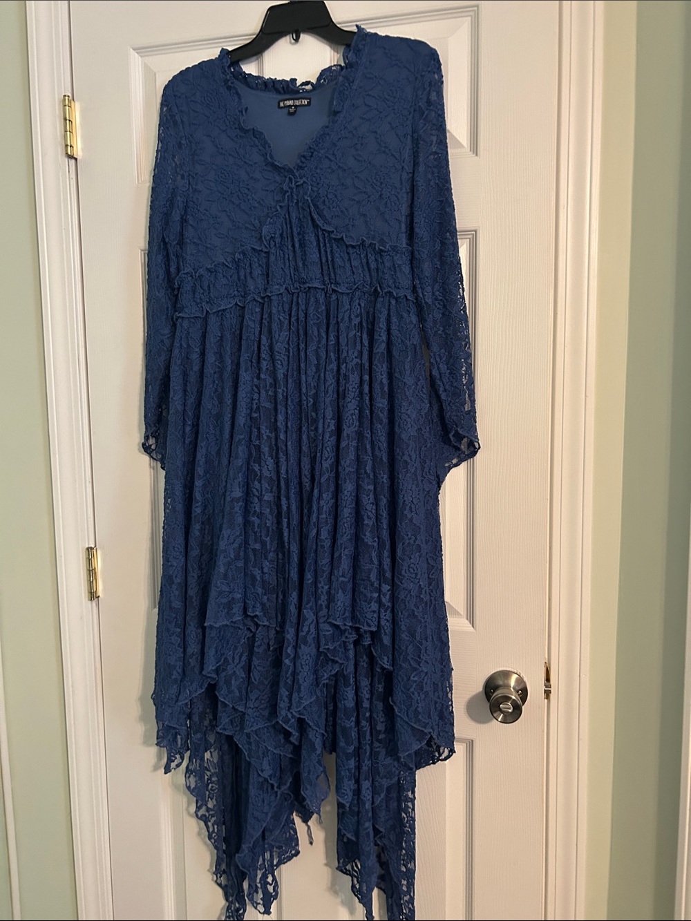The Pyramid Collection Navy Blue Lace Asymmetrical Dress